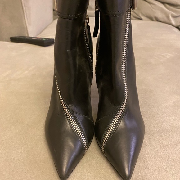 Awesome pair of Guiseppe Zanotti moto boots! No box sorry. They are pre-loved! - Picture 1 of 6